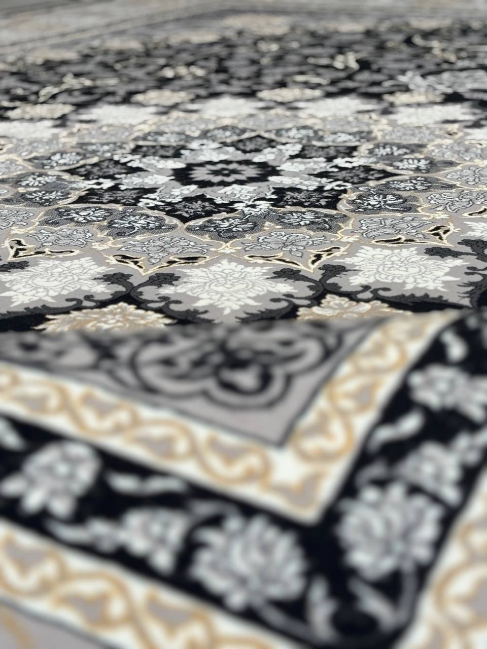 فرش 700 شانه طرح نائین 